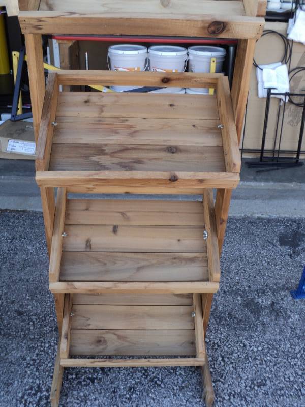 lot 2637 image: Wooden display rack with tilt shelves