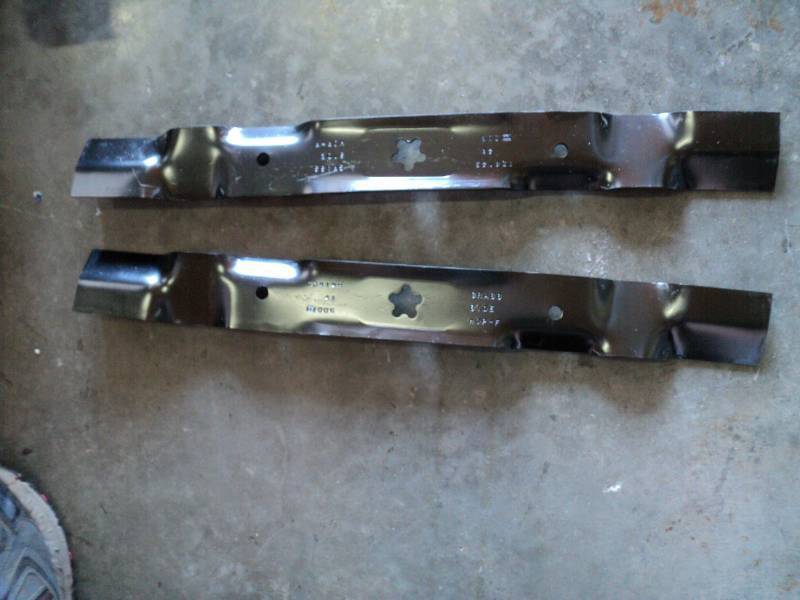 lot 1686 image: (1) pair lawn mower blades, 21