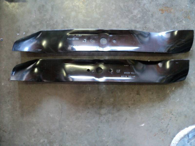 lot 1698 image: (2) CT lot MTD 742-3033 lawn mower blades