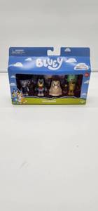 lot 66764 image: Bluey Halloween Special 4-Figure Set - Retail $15