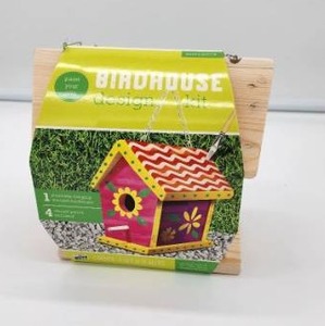 lot 66787 image: DIY Wooden Birdhouse Paint Kit - Retail $12