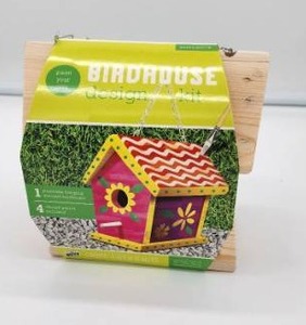 lot 66788 image: DIY Wooden Birdhouse Paint Kit - Retail $12