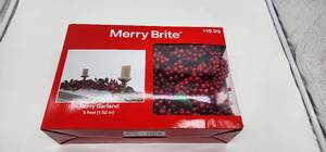 lot 66819 image: Merry Brite Red Berry Christmas Garland - 5 Feet - Retail $19