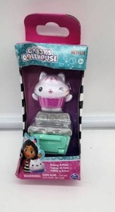 lot 67104 image: Netflix Gabbys Dollhouse Cakey & Oven Toy Set - Retail $8