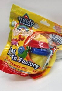 lot 67128 image: Kiddy Dough Play Set with Machine - Retail $12
