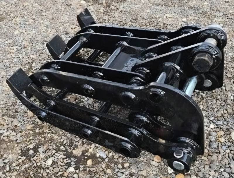 lot 5252 image: Unused Wood Grab Mini Excavator GrabberGrapple  Fits 12 Ton Excavators