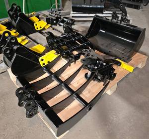 lot 6303 image: Unused Lot of Six (6) Mini Excavator Attachments - Fits 1-2 ton Mini Excavators - Rake - Quick Attach Coupler - Ripper - Tooth Bucket - Grapple - 24in Flat Bucket