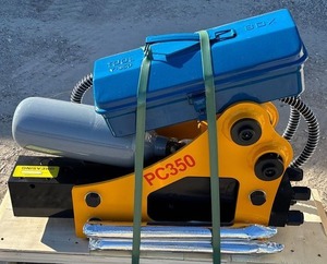 lot 1103 image: Unused 2025 side type PC 350 Hydraulic Hammer with 25mm pins to fit 0.6-1-ton excavator
