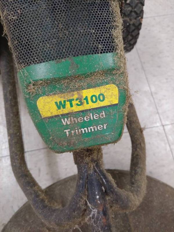 Weed Eater WT3100 Wheeled Trimmer in Good Working Condition Excelsior