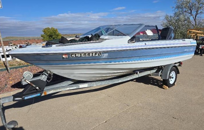 lot 7727 image: 1989 Bayliner Baliey Marine Boat