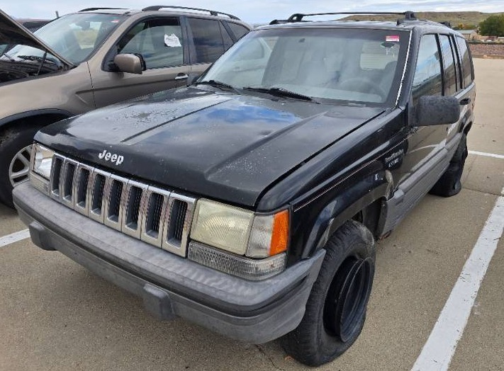 lot 7720 image: 1995 JEEP GRAND CHEROKEE SE 4WD