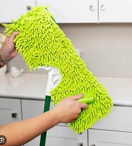 lot 5537 image: Libman 2-Sided Microfiber Mop