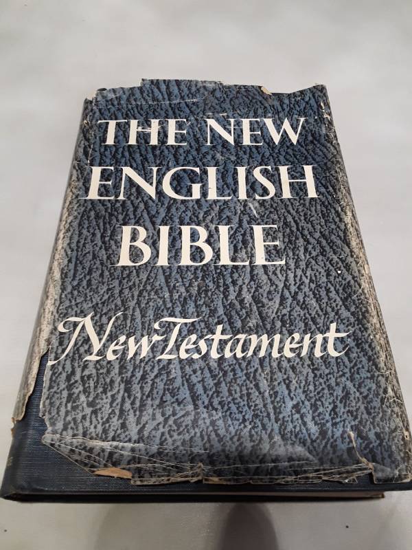 lot 11118 image: 1961 New English Bible New Testament - Oxford & Cambridge Press Edition