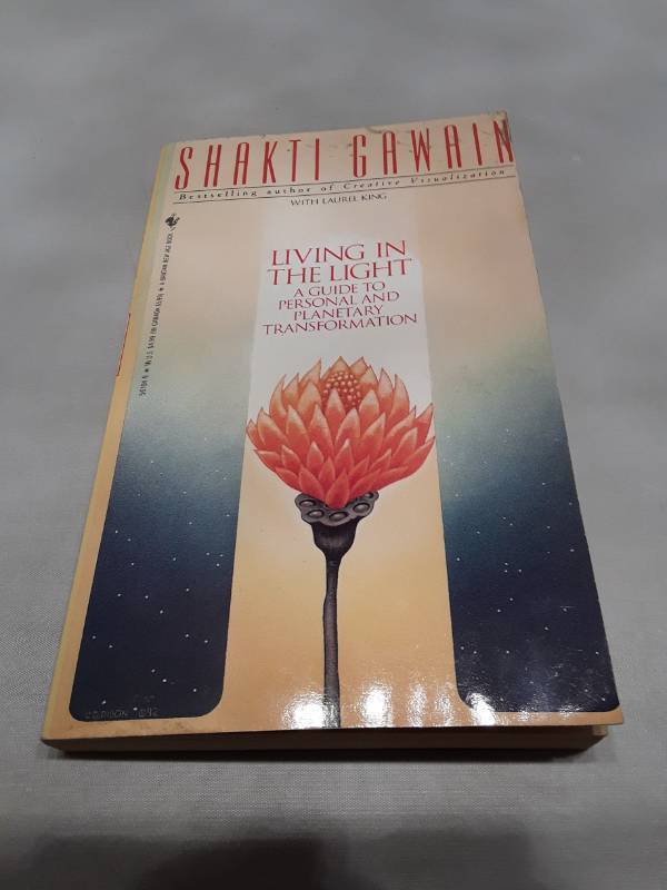 lot 11260 image: Living in the Light by Shakti Gawain - 1993 Bantam Edition