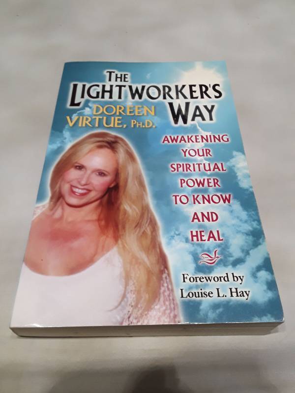 lot 11018 image: The Lightworkers Way by Doreen Virtue (1997)