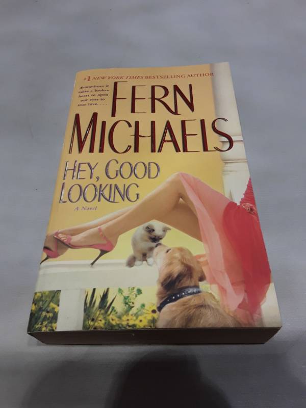 lot 11030 image: Hey, Good Looking by Fern Michaels - First Edition Paperback