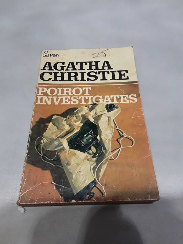 lot 11103 image: Agatha Christies Poirot Investigates - Pan Books Edition