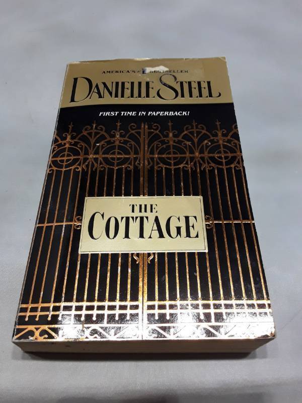 lot 10896 image: Danielle Steel The Cottage First Paperback Edition
