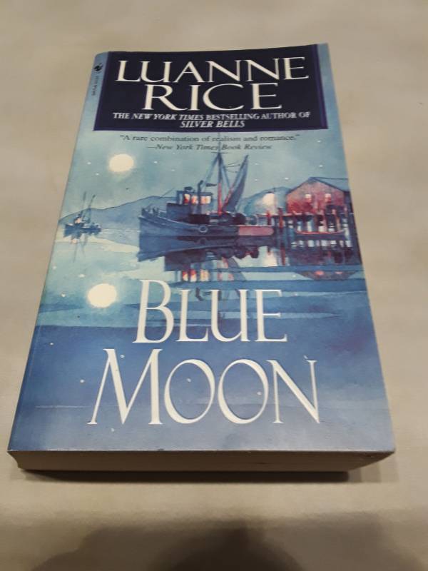 lot 10905 image: Blue Moon by Luanne Rice - 2005 Bantam Dell Edition
