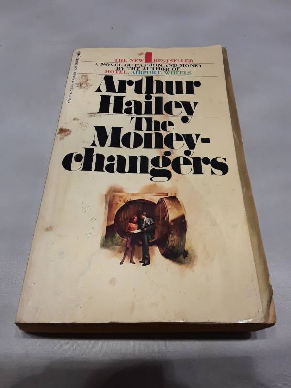 lot 10909 image: The Moneychangers by Arthur Hailey - 1975 First Edition Paperback