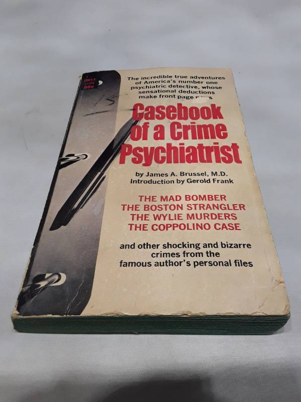 lot 10998 image: Casebook of a Crime Psychiatrist - 1970 First Dell Edition