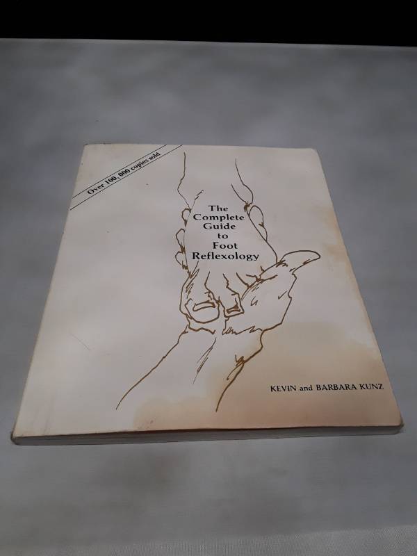 lot 10579 image: The Complete Guide to Foot Reflexology (1980) by Kevin and Barbara Kunz