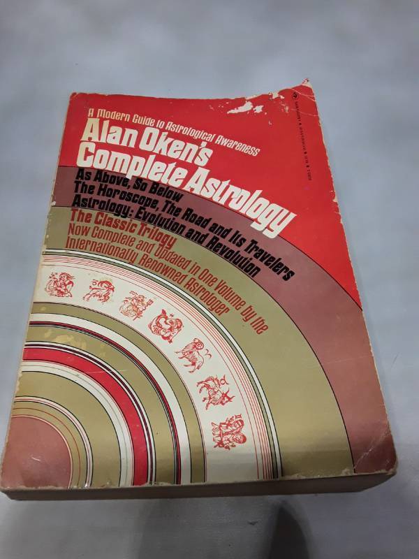 lot 10592 image: Alan Okens Complete Astrology (1980 Bantam Edition)