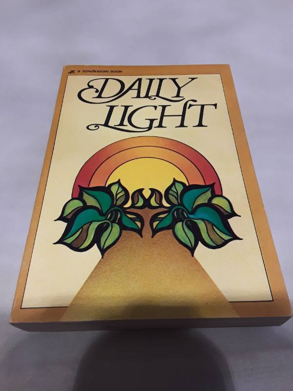 lot 10782 image: Daily Light on the Daily Path - 1981 Zondervan Edition