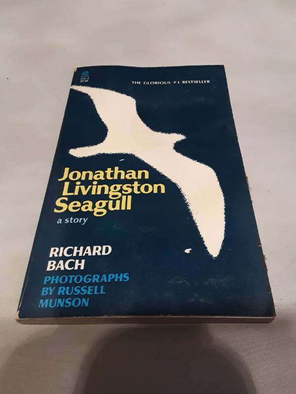 lot 10793 image: Jonathan Livingston Seagull by Richard Bach - 1973 Avon First Printing