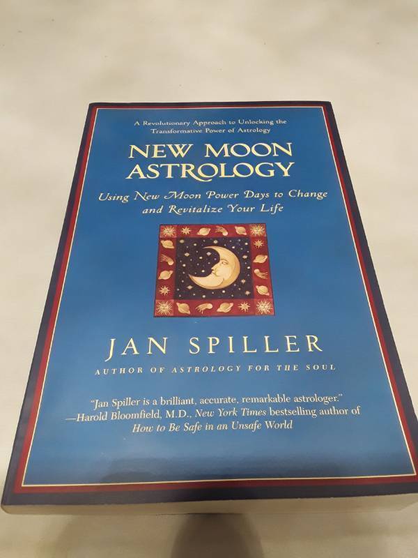 lot 10804 image: New Moon Astrology by Jan Spiller (2001)