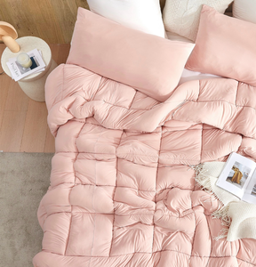 lot 1021 image: Pink large comforter