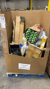 lot 1125 image: Misc Rummage Bin Pallet w Misc Items
