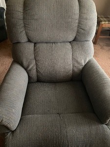 lot 152 image: Lift Chair, Small Tear in Seat