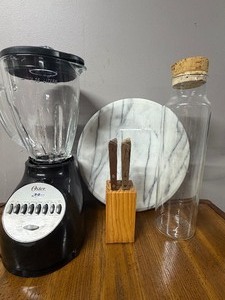 lot 52 image: Misc Kitchen - Blender, Marble Lay-Z-Susan, Knives in Wood Block and Glass Storage