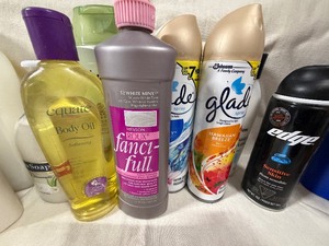 lot 78 image: Misc Bathroom Products, Vintage Razor