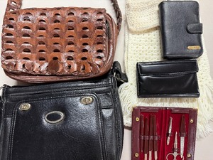 lot 83 image: Vintage Purses, Address Books and More