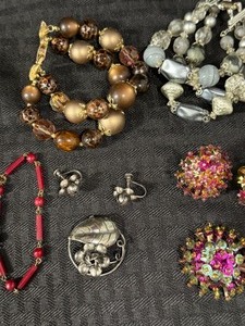 lot 91 image: Jewelry - Vintage EarringsBrooch Sets, Bracelets