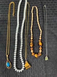 lot 93 image: Jewelry - Necklaces