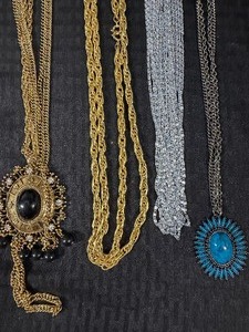 lot 94 image: Jewelry - Necklaces