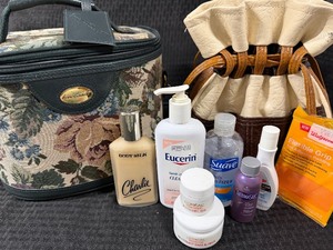 lot 112 image: Gloria Vanderbilt Travel Case w Misc Toiletries and a Handbag