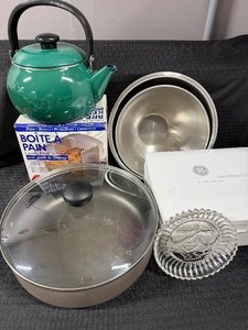 lot 118 image: Misc Kitchen Items - Teapot, Glasbake Pans, Stainless Steel Bowls and More