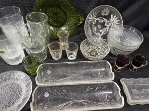lot 129 image: Vintage Glassware