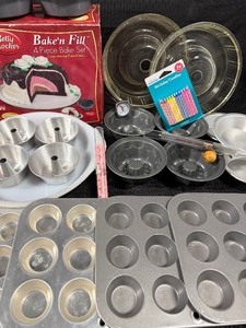 lot 914 image: Betty Crocker Baken Fill Pan, Mini Tart Pans, Vintage GlasBake Pans and MORE