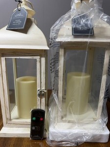 lot 942 image: Lanterns w Flameless Candles (NIB)