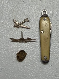 lot 926 image: Jewelry - TWA Airplane Charm and Roadrunner Pin (Sterling), Boeing 5 Year Pin (10K) and a Tiny Pocket Knife