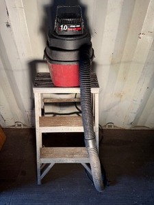 lot 405 image: Stepladder and Mini Shop Vac (works)