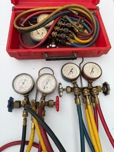 lot 411 image: HVACRefrigeration Manifold Gauge and Hose Sets