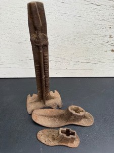 lot 415 image: Antique Cast Iron Cobblers Shoe Last and Forms