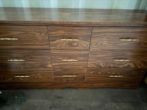lot 170 image: Chest of Drawers w Mirror