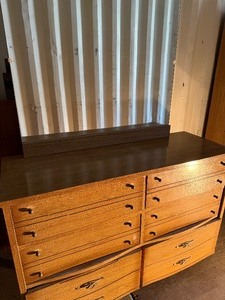 lot 167 image: Chest of Drawers w Mirror